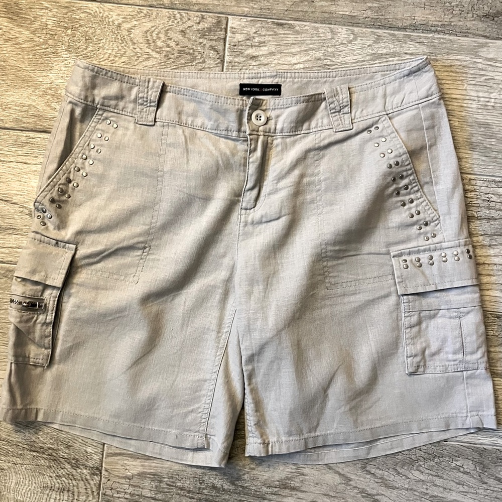 New York and company grey linen shorts with studs Sz 6